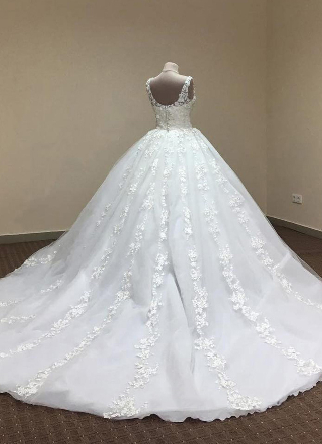 Tulle Wedding Dress Ball-gown/princess Scoop Neck Chapel Train With Appliqued