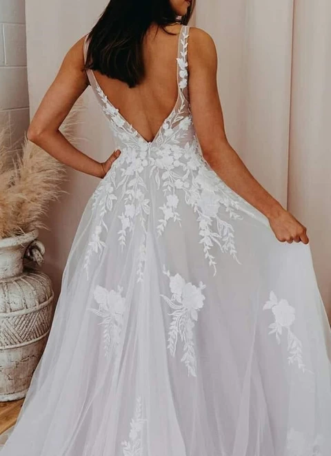 Ball-gown/princess V Neck Sleeveless Court Train Lace Tulle Wedding Dress