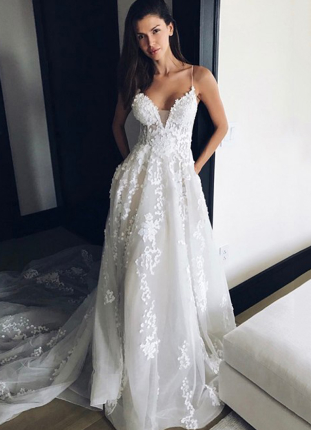 Lace A-line/princess Sweetheart Court Train Wedding Dress