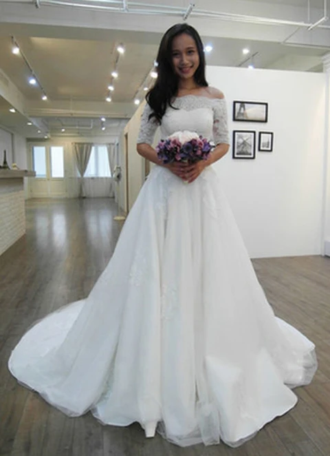 Ball-gown/princess Off-the-shoulder Half Sleeve Court Train Tulle Wedding Dress With Appliqued Lace