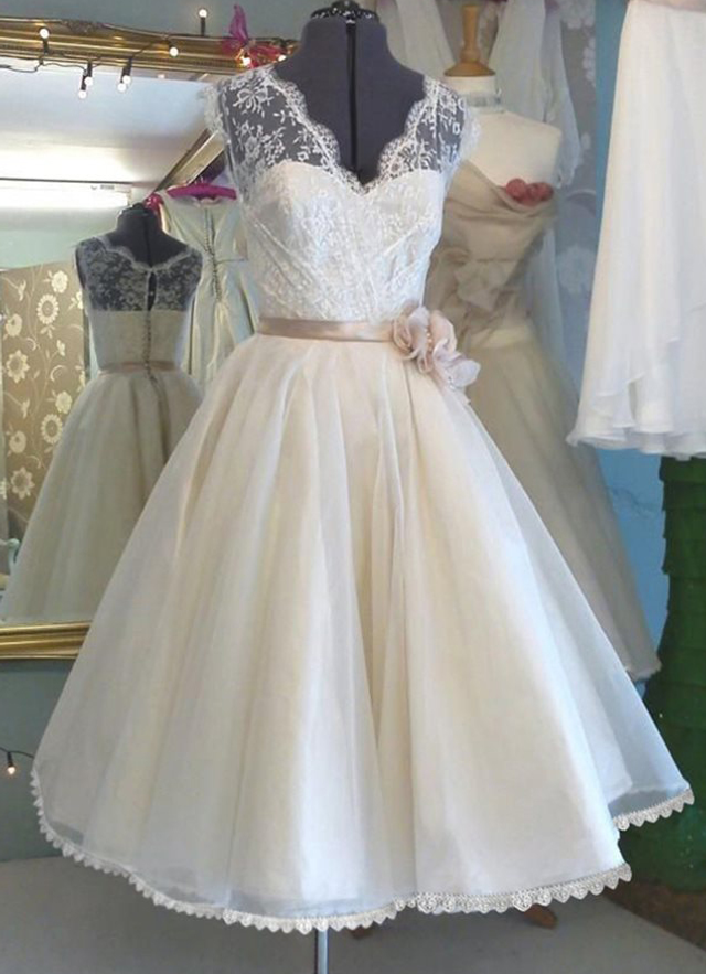 A-line/princess V Neck Sleeveless Tea-length Tulle Lace Flowers Wedding Dress