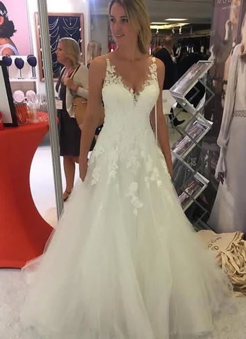 Ball-gown/princess V Neck Sleeveless Long/floor-length Tulle Wedding Dress With Appliqued