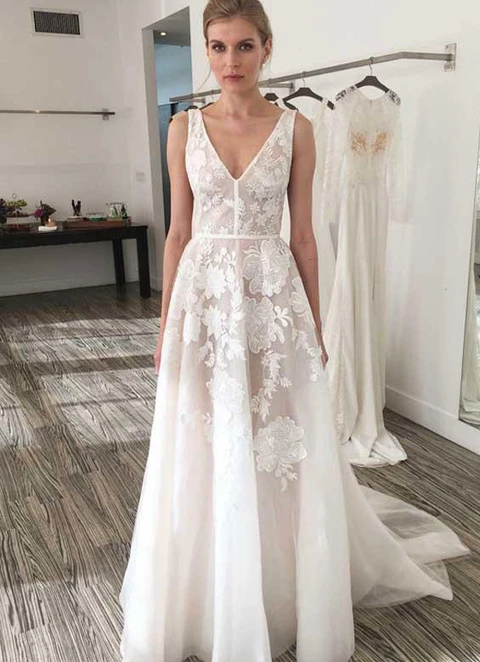 A-line V Neck Sleeveless Court Train Tulle Wedding Dress With Appliqued