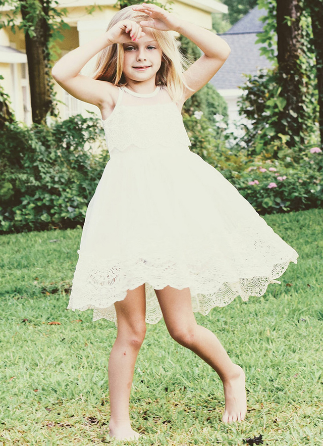 A Line Knee-length Scoop Sleevesless Tulle Flower Girl Dresses With Lace