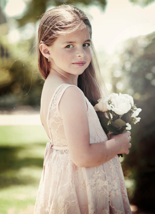 A Line Knee-length Scoop Sleevesless Lace Flower Girl Dresses With Sashes